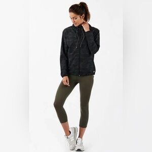 VUORI Women's Medium Outdoor Trainer Shell Jacket Black/Camo Full Zip Hooded